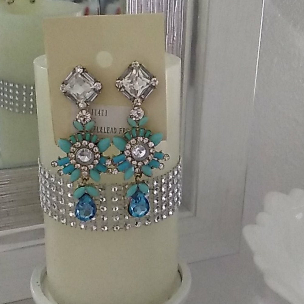 2 beautiful pairs earrings